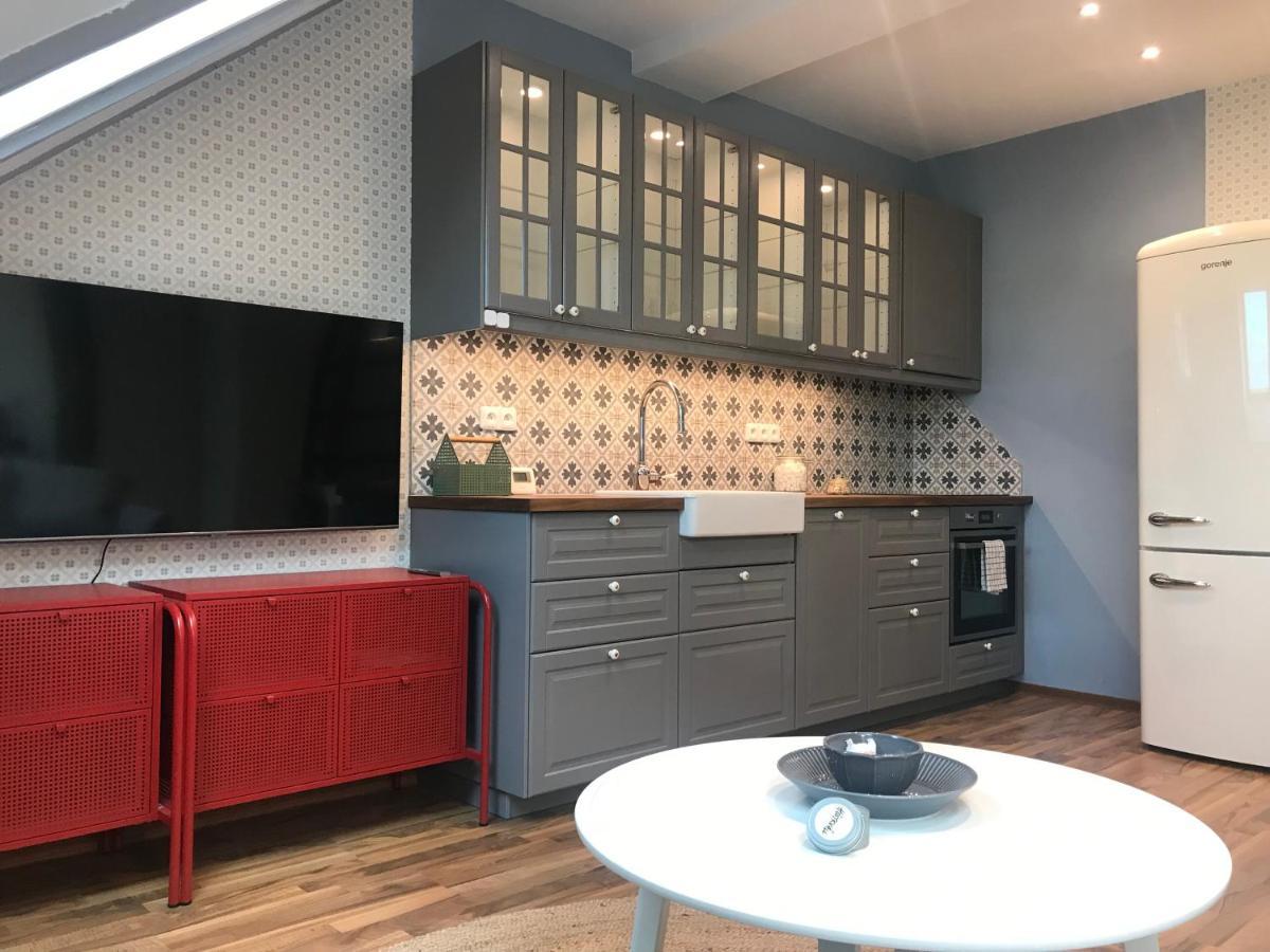 Attic On Waterfront / View / Netflix Prague