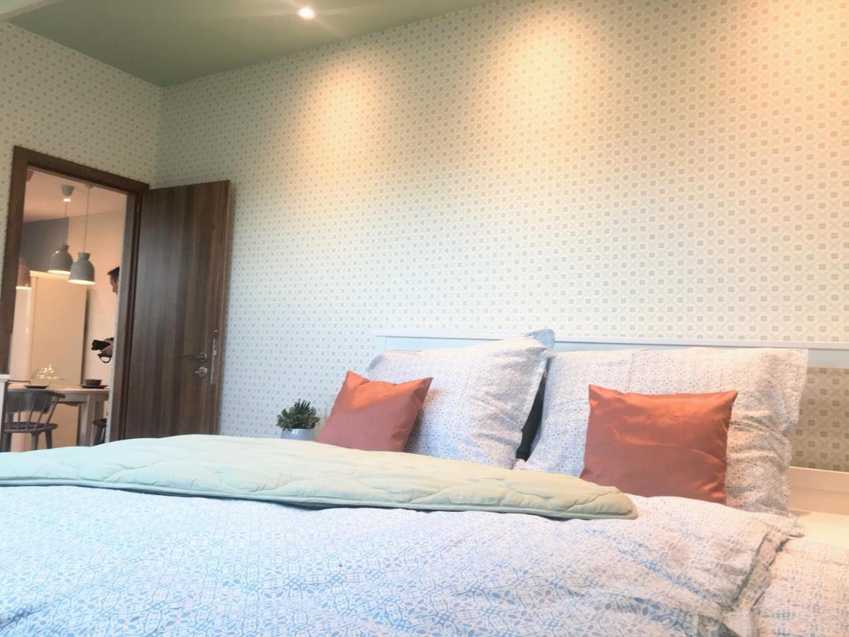 Apartment Attic On Waterfront / View / Netflix Prague