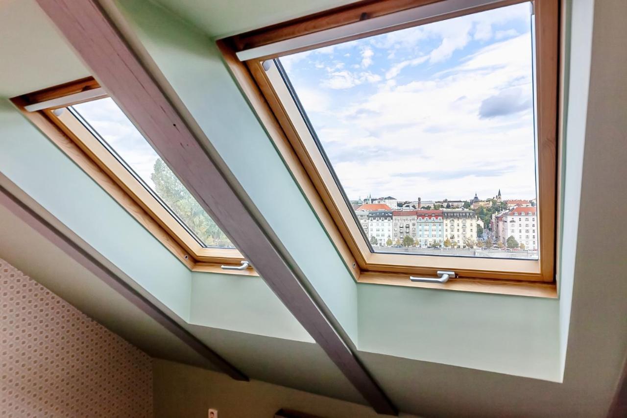 Apartment Attic On Waterfront / View / Netflix Prague