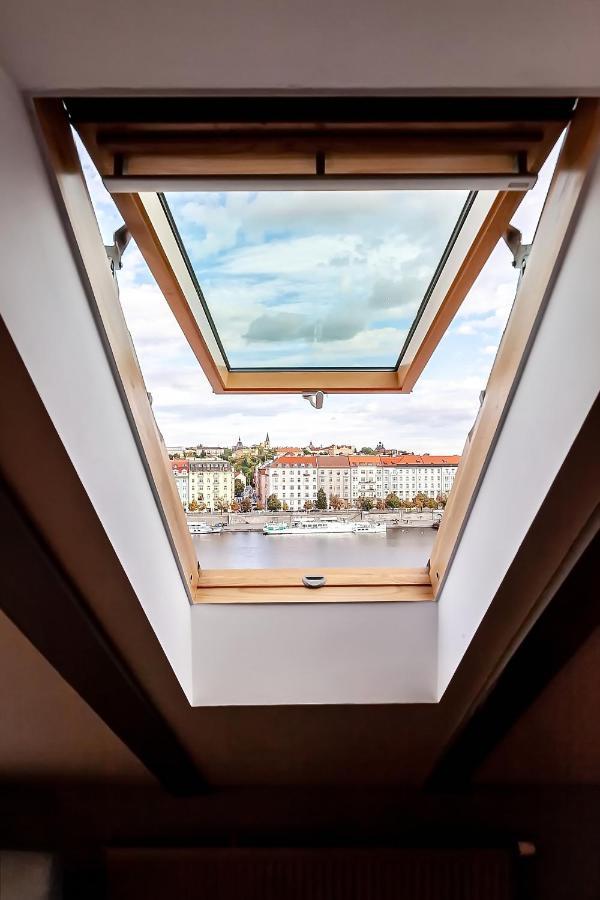 Апартаменти Attic On Waterfront / View / Netflix Прага
